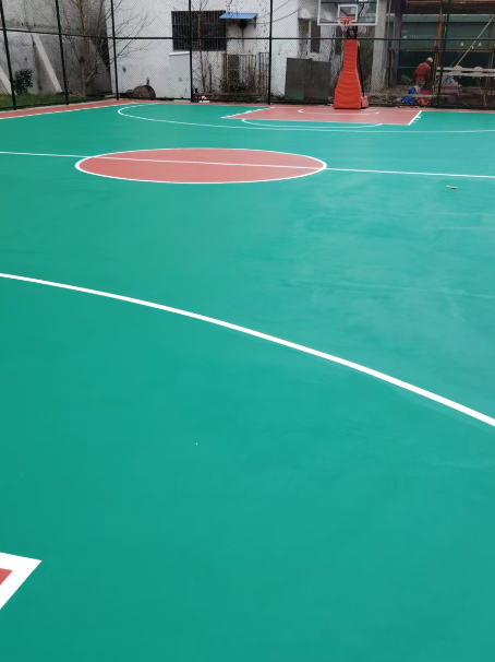 青州 球场长期使用易出现地面开裂